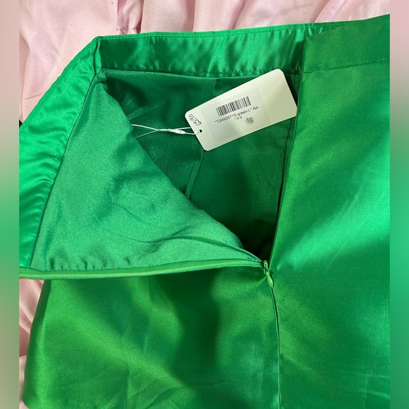 Green floral skirt with shorts - Picture 4 of 7